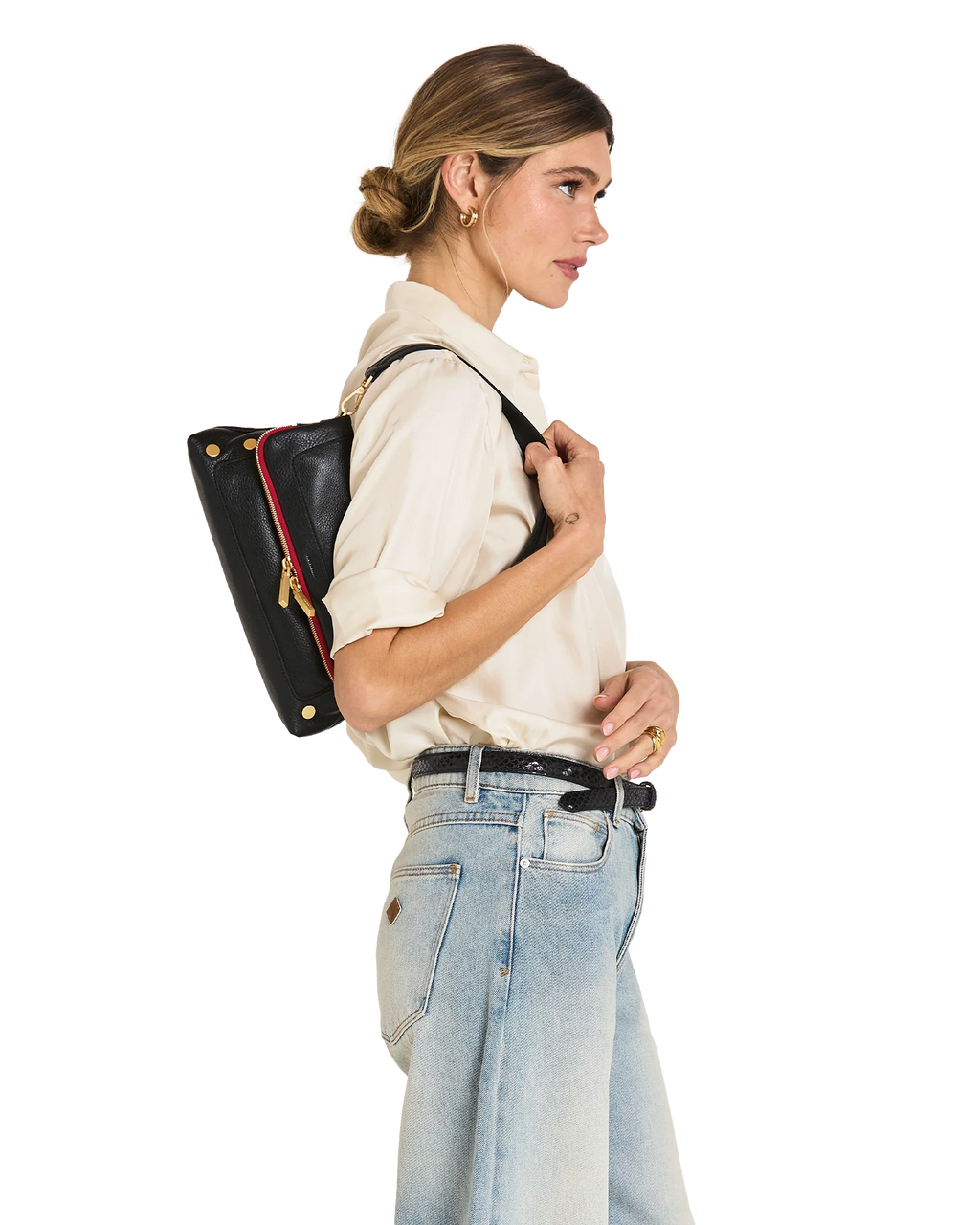 Side profile of the bag carried on the shoulder