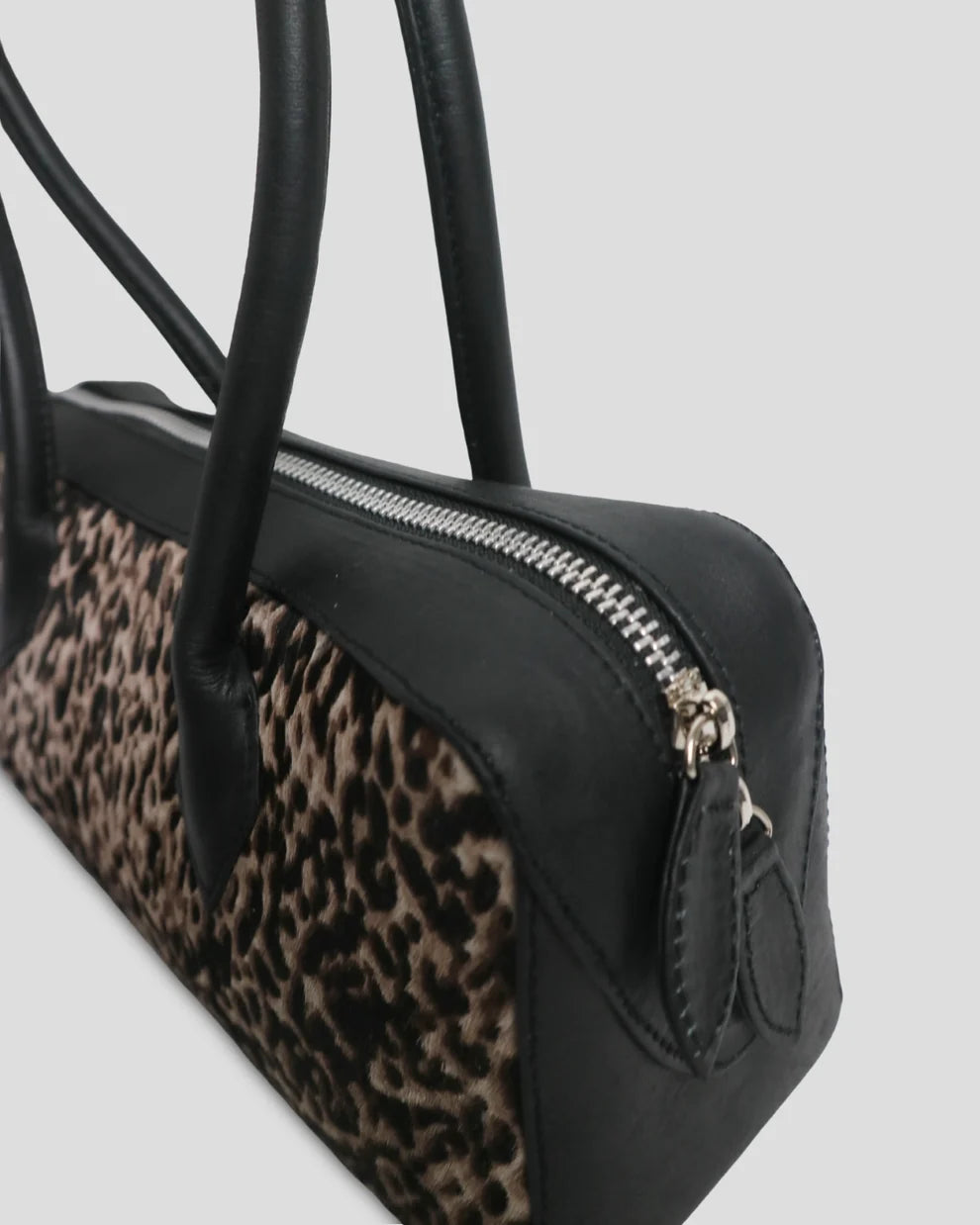 Zip and leather pull detail on the Cila bag